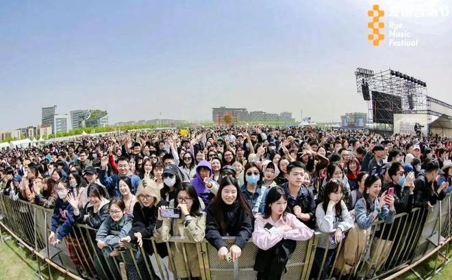 来黄陂打卡空港新城燃爆武汉K8凯发集团昨晚3万名乐迷(图7)