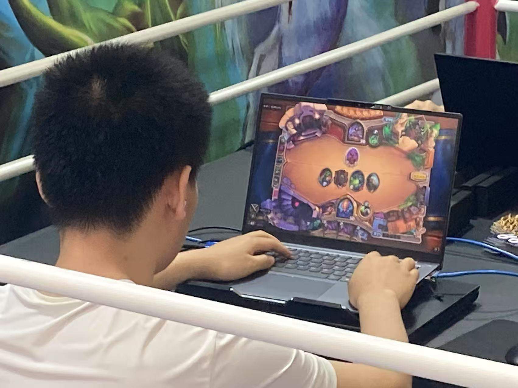 赛成都站落幕 雏雏卫冕！凯发K8旗舰厅黄金公开(图6)