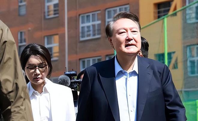 金建希后才发现自然脸和整容脸差距很明显凯发K8国际看到59岁金惠景和53岁(图2)