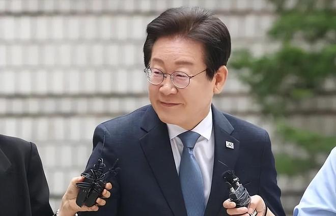 金建希后才发现自然脸和整容脸差距很明显凯发K8国际看到59岁金惠景和53岁(图10)