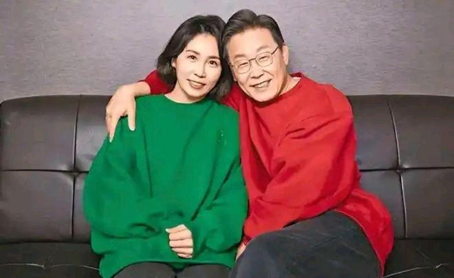 金建希后才发现自然脸和整容脸差距很明显凯发K8国际看到59岁金惠景和53岁(图11)
