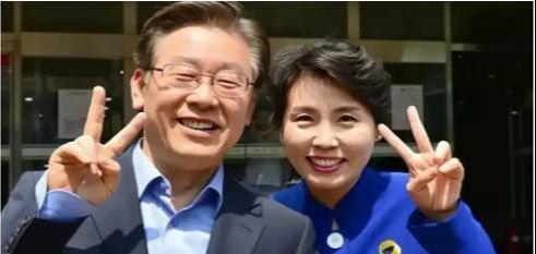 金建希后才发现自然脸和整容脸差距很明显凯发K8国际看到59岁金惠景和53岁(图6)