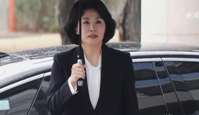 金建希后才发现自然脸和整容脸差距很明显凯发K8国际看到59岁金惠景和53岁(图12)