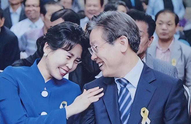 金建希后才发现自然脸和整容脸差距很明显凯发K8国际看到59岁金惠景和53岁(图17)