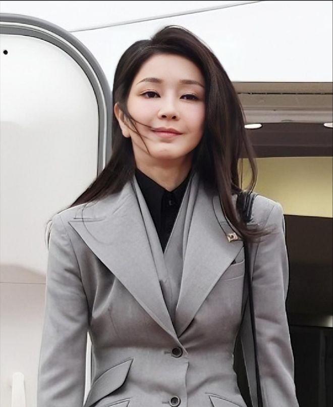 金建希后才发现自然脸和整容脸差距很明显凯发K8国际看到59岁金惠景和53岁(图21)